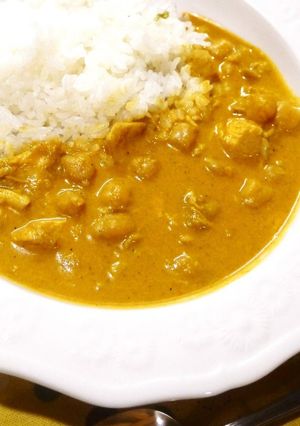 A picture of Nepalese Curry with Chickpeas and Chicken.