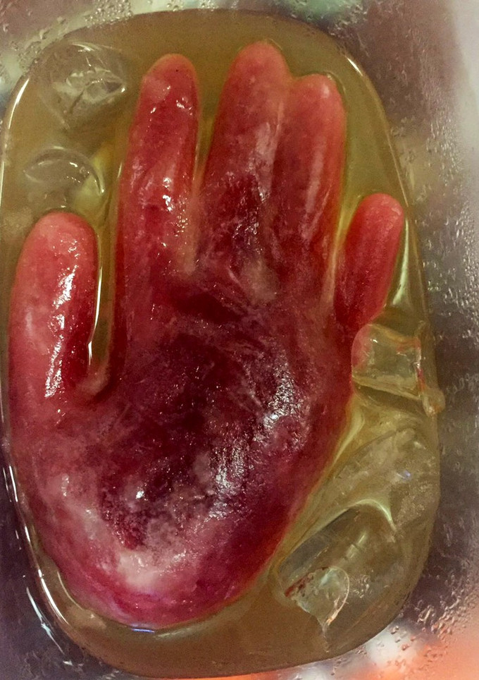 Una foto de Mano de muerto 💀 en cóctel 🥂