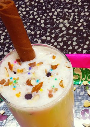 वनीला मिल्क शेक (vanilla milkshake recipe in Hindi) रेसिपी मुख्य फोटो
