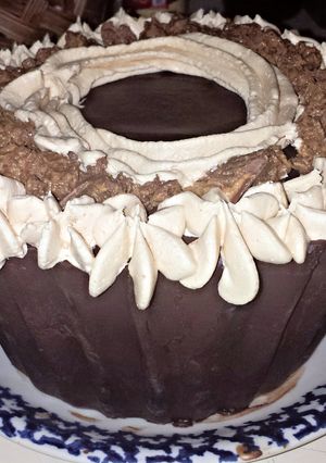 A picture of Giant Reeses Cup Cake.