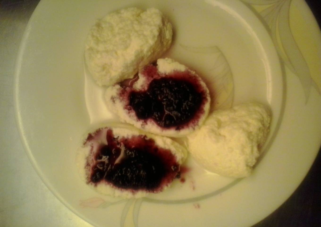 Rasbaris (milk balls) with cherry sauce