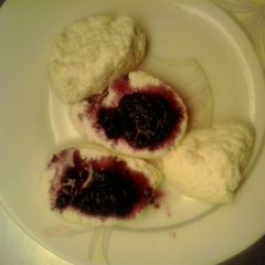 A picture of Rasbaris (milk balls) with cherry sauce.