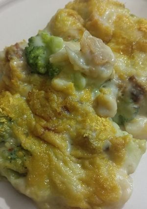 Una foto de Gratinado vegano de brócoli, queso y salsa blanca
