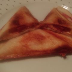 A picture of Mandys ham chorizo cheese sandwich pockets.