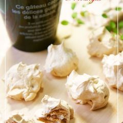 A picture of Almond and Cinnamon Meringue Cookies.