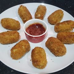 A picture of Crispy chicken potato croquettes.