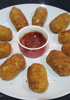A picture of Crispy chicken potato croquettes.