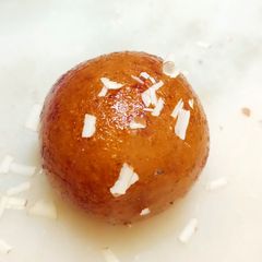 A picture of Gulab jamun.