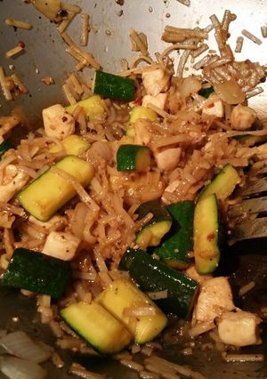 A picture of Hibachi style chicken, noodles and veggies.