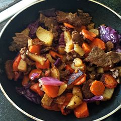 A picture of Left over carne asada w/Veggies.