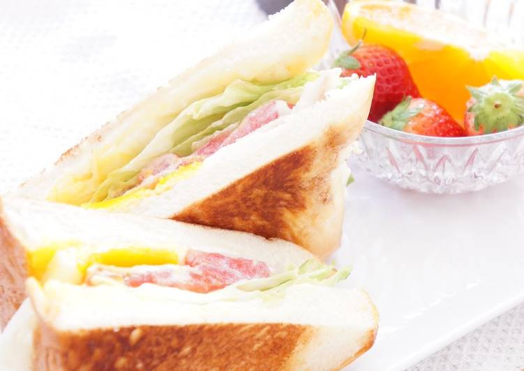 BLT Sandwich in a Frying Pan