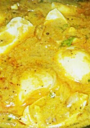 A picture of Creamy egg curry.