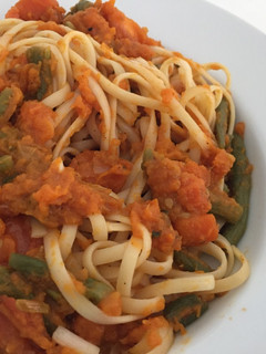 Una foto de Tallarines con calabaza y más verduras