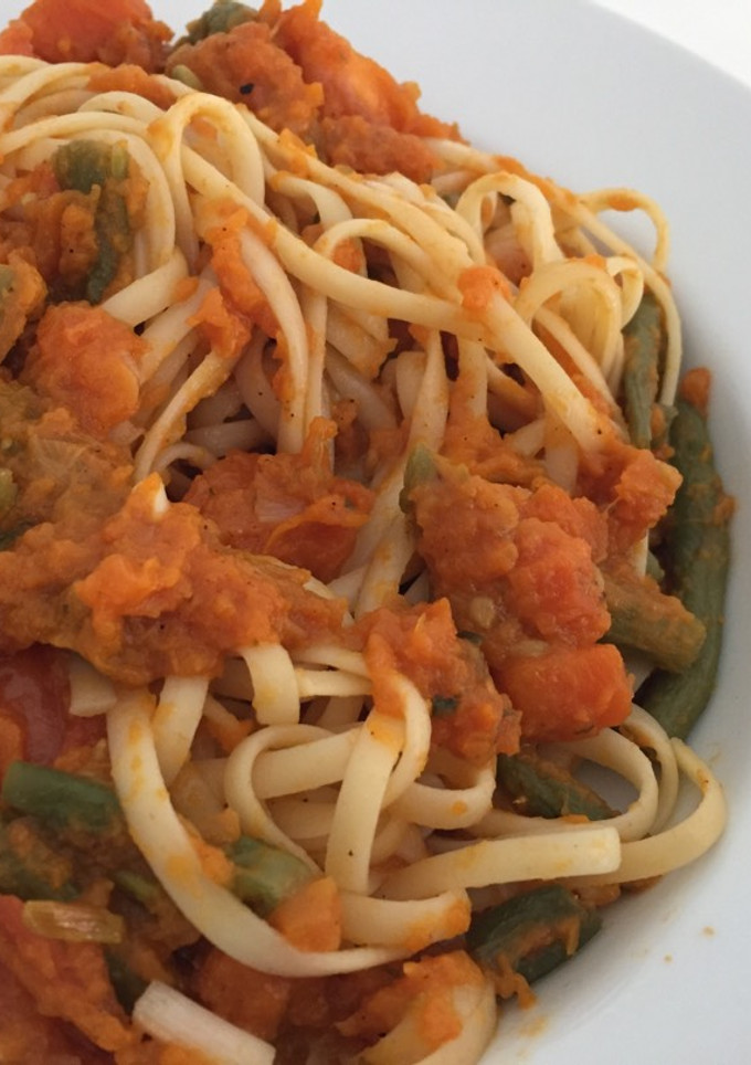Una foto de Tallarines con calabaza y más verduras