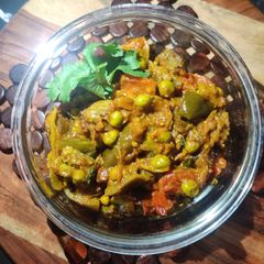 A picture of Baingan ki Sabzi with Matar.