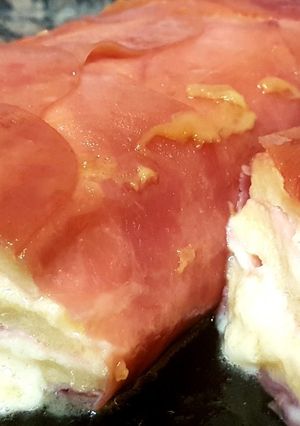 Una foto de Pastel de jamón york y queso con pan de molde (Microondas)