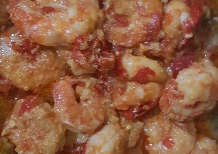 Bagaimana Menyiapkan Udang Asam Manis Ndeso, Enak Banget