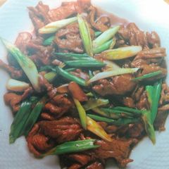 A picture of Cantonese stir-fried beef in oyster sauce.