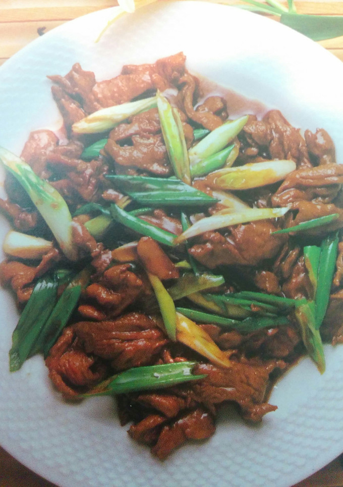 A picture of Cantonese stir-fried beef in oyster sauce.