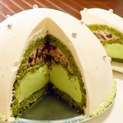 A picture of Domed Cake with Matcha Mousse.