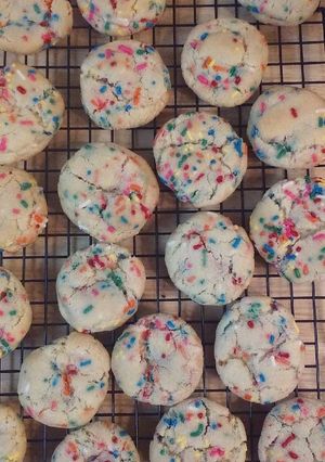 A picture of Funfetti Cookies.