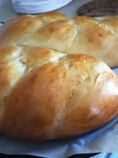 A picture of Challah Bread.