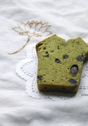 A picture of Japanese-style Cake with Matcha and Kuromame.