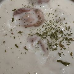A picture of Meat shells in yogurt soup.