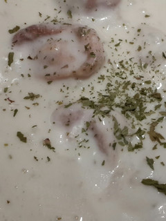A picture of Meat shells in yogurt soup.