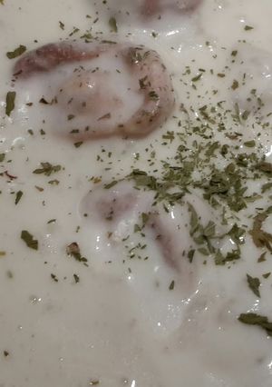 A picture of Meat shells in yogurt soup.