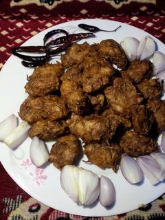 আলুর খোসা সহ পাকোড়া রেসিপির প্রধান ছবি