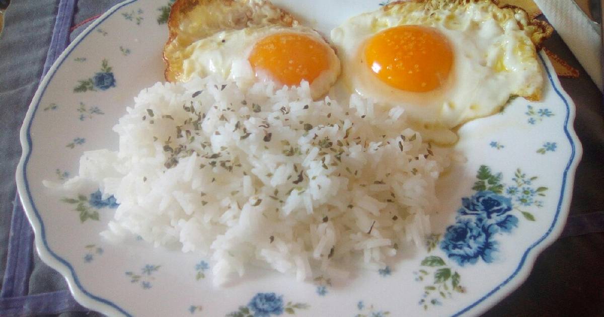 Huevos fritos con arroz Receta de