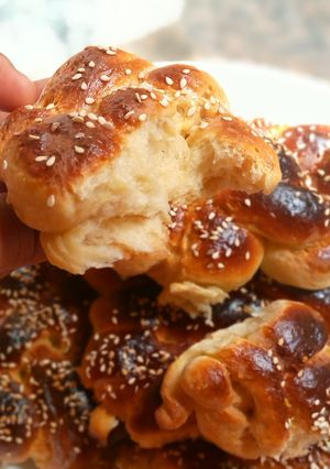 A picture of Braided egg buns.
