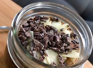 Una foto de Avena con almendra y cacao