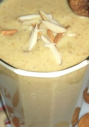 A picture of Dry fruit shake.