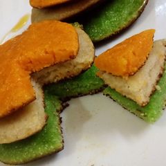 A picture of Tricolour honey pancakes.