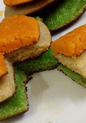 A picture of Tricolour honey pancakes.