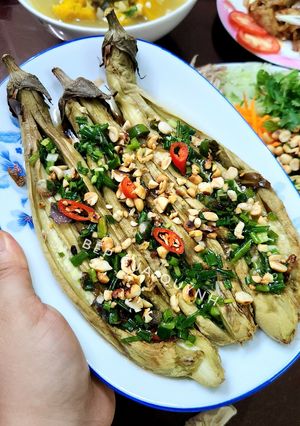 Hình của món Cà tím nướng, xốt mỡ hành, nước tương.