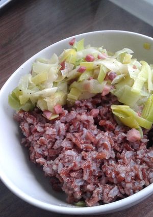 A picture of Easy Leek and Bacon Red Rice.