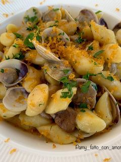 Foto di GNOCCHI DI PATATE VONGOLE, PORCINI E BOTTARGA