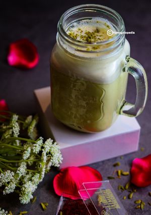 A picture of Kesar Pista lassi.