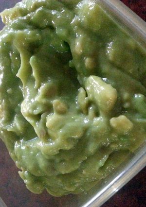 A picture of avocado pudding.