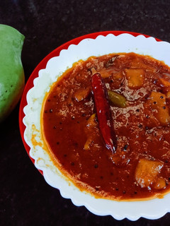 பச்சை மாங்காய் பச்சடி(mango pachadi recipe in tamil) செய்முறை முக்கிய புகைப்படம்
