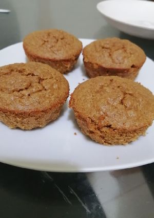 Una foto de Muffins de mandarina con mantequilla de maní / sin azúcar