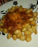 Ñoquis caseros con salsa de pollo