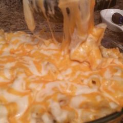 A picture of Cheesy tuna casserole.