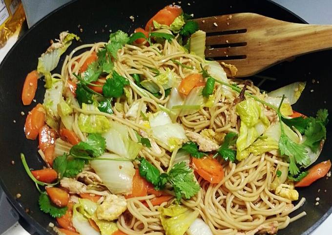 Super Easy Chicken Chowmein Recipe by RebekkahCeleste - Cookpad