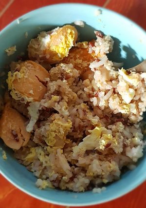 รูปของ ข้าว(กล้อง)ผัดไข่ไส้กรอก [สูตรไมโครเวฟ]