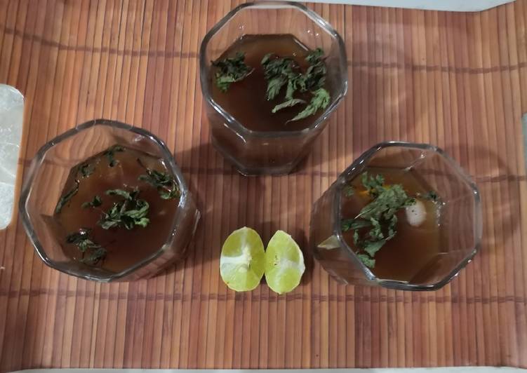 Steps to Make Homemade Lemon pudina ice tea