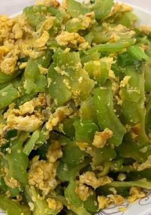 Hình của món Khổ qua xào trứng.